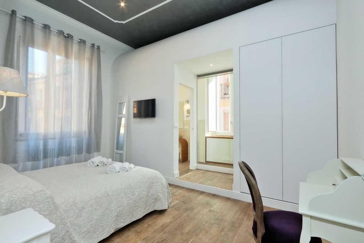 Luxury Sabina 50 Mt From Trevi Fountain Apartment Rom