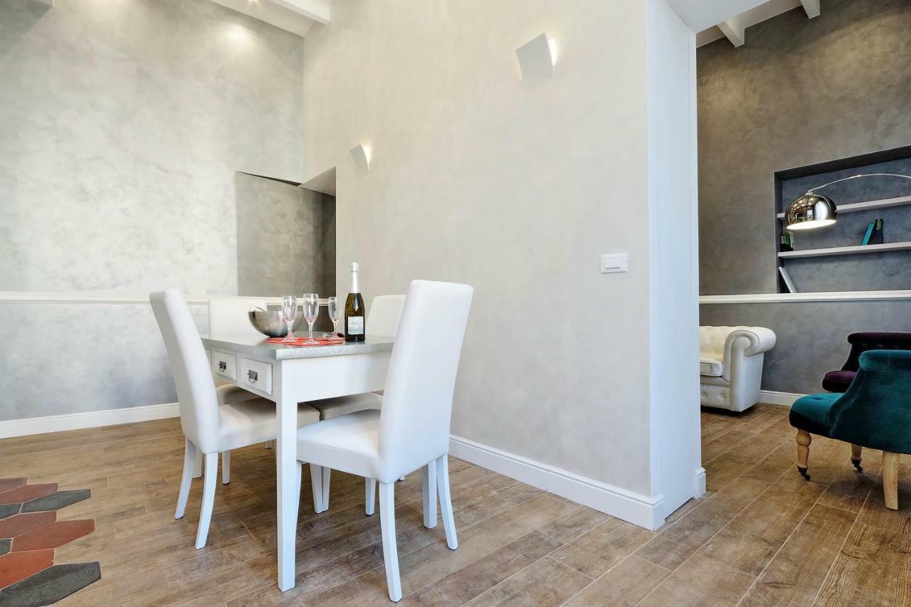 Apartment Luxury Sabina 50 Mt From Trevi Fountain Rom
